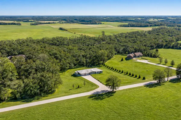 $799,900 | 57618 205th Avenue, Plainview, MN 55964