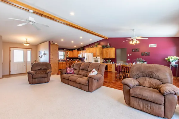 $799,900 | 57618 205th Avenue, Plainview, MN 55964