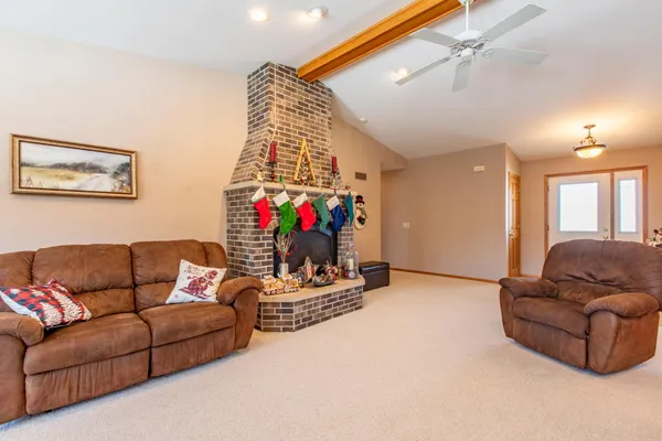 $799,900 | 57618 205th Avenue, Plainview, MN 55964