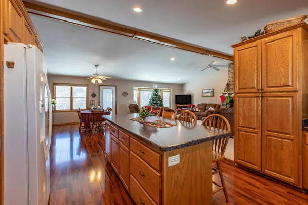 $799,900 | 57618 205th Avenue, Plainview, MN 55964