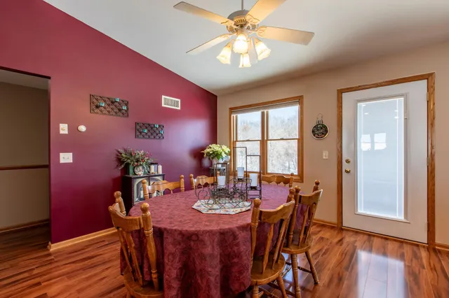 $830,000 | 57618 205th Avenue, Plainview, MN 55964