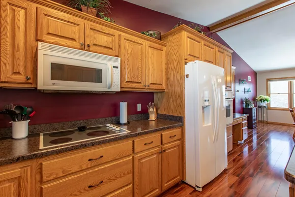 $799,900 | 57618 205th Avenue, Plainview, MN 55964