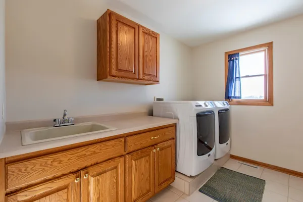 $799,900 | 57618 205th Avenue, Plainview, MN 55964