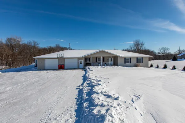 $830,000 | 57618 205th Avenue, Plainview, MN 55964