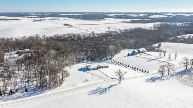 $830,000 | 57618 205th Avenue, Plainview, MN 55964