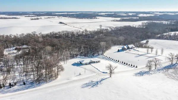 $799,900 | 57618 205th Avenue, Plainview, MN 55964