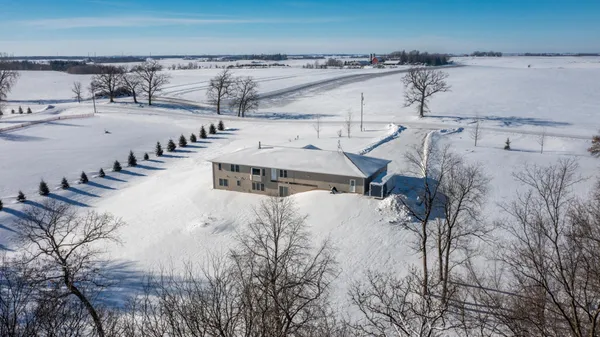 $799,900 | 57618 205th Avenue, Plainview, MN 55964