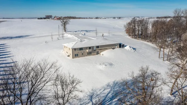 $799,900 | 57618 205th Avenue, Plainview, MN 55964