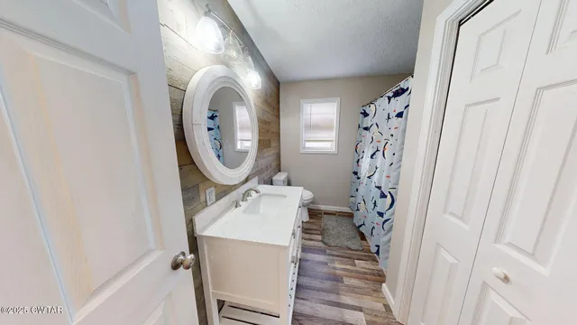 a view of a livingroom with a ceiling fan and window