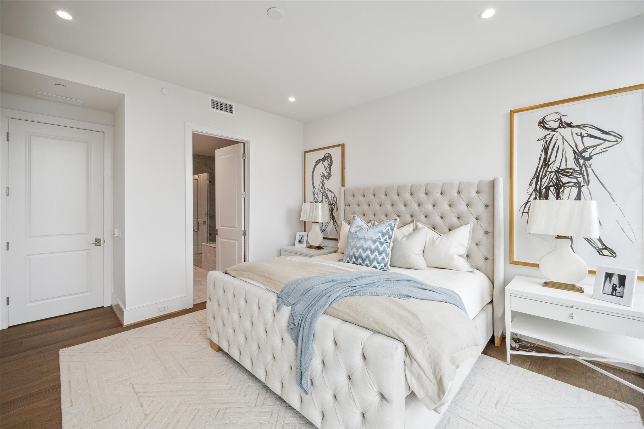 5656 San Felipe Street, Unit 701 Houston, TX 77056 - Photo 40 of 45 a bedroom with a bed and a couch