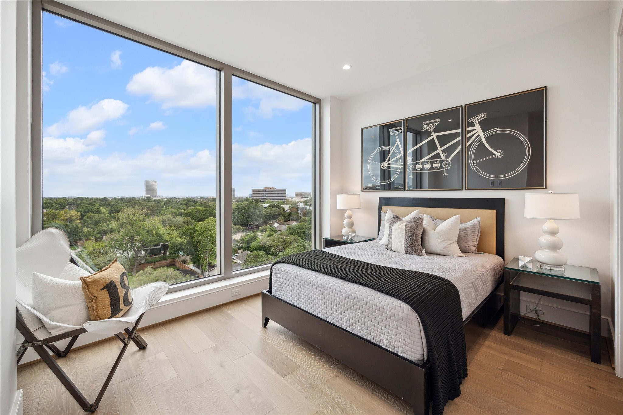 5656 San Felipe Street, Unit 701 Houston, TX 77056 - Photo 43 of 45 a bedroom with a bed and a large window