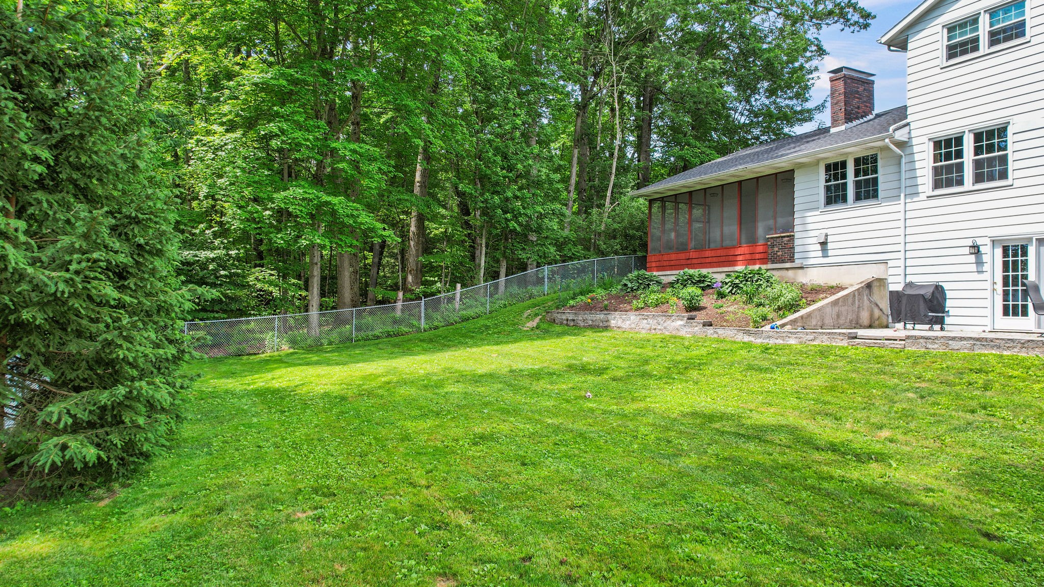319 Ridgefield Road Endicott, NY 13760 - Photo 4 of 50