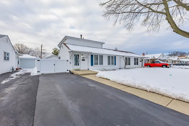 $2,800 | 8912 South Ryan Road, Hometown, IL 60456