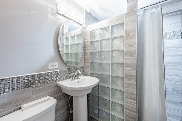 $2,800 | 8912 South Ryan Road, Hometown, IL 60456