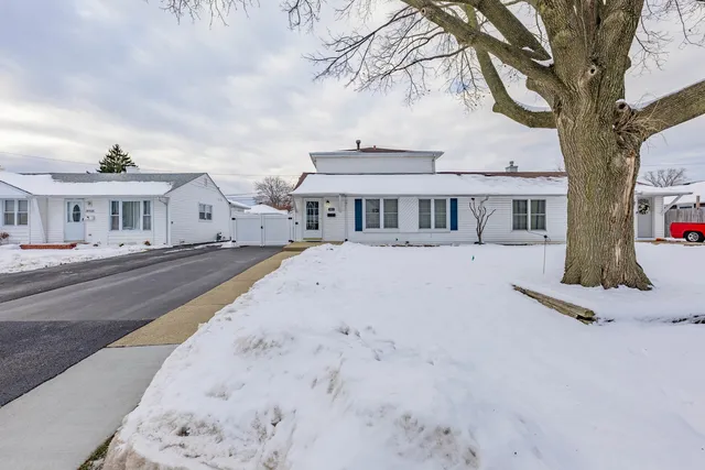 $2,800 | 8912 South Ryan Road, Hometown, IL 60456