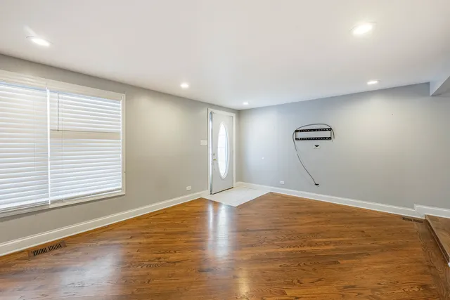 $2,800 | 8912 South Ryan Road, Hometown, IL 60456