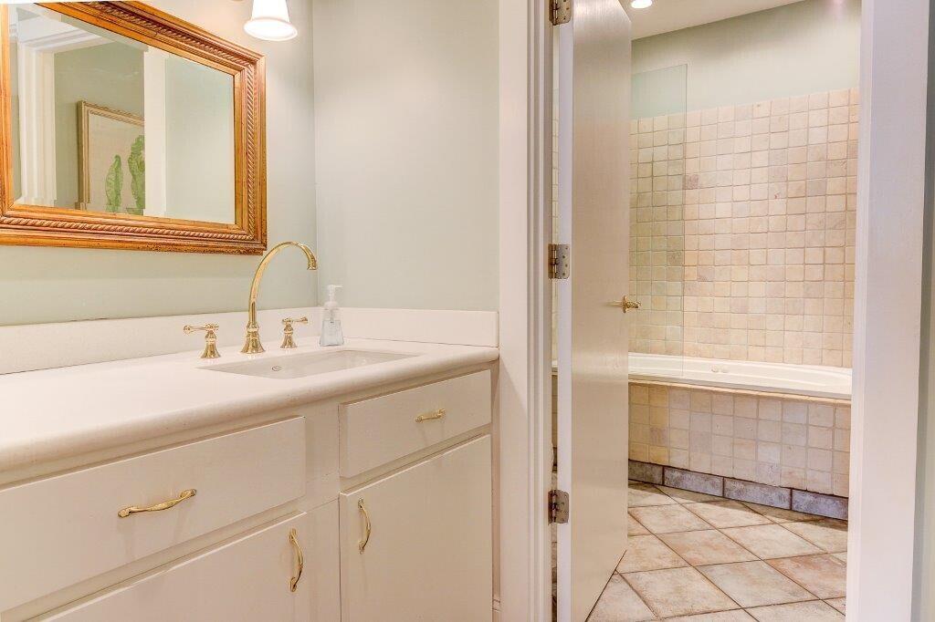 235 Meeting Street Charleston, SC 29401 - Photo 32 of 85 235 Meeting Charleston Suite 13