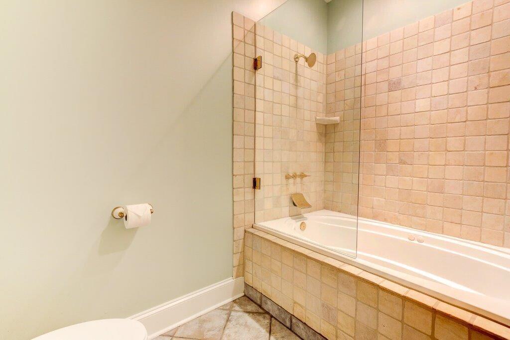 235 Meeting Street Charleston, SC 29401 - Photo 33 of 85 235 Meeting Charleston Suite 14