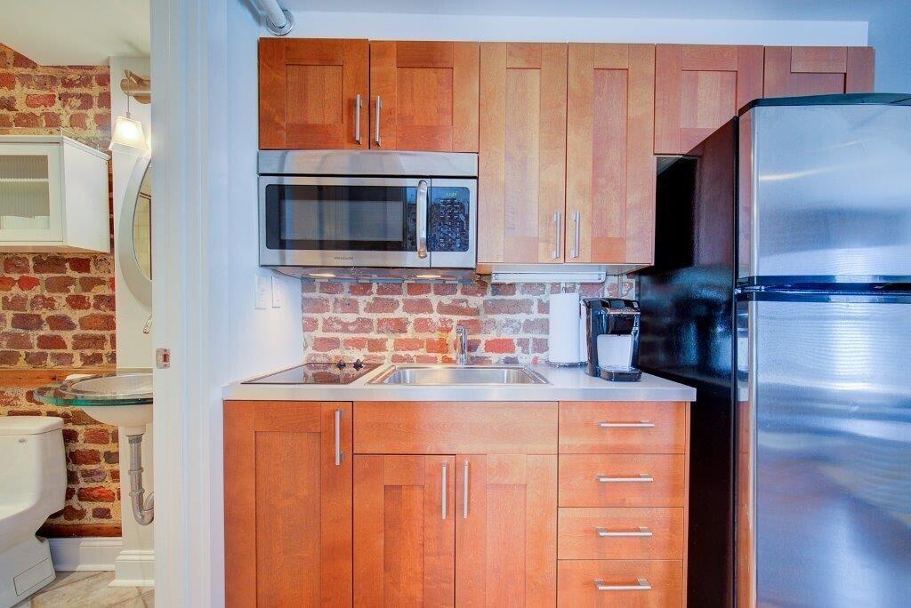 235 Meeting Street Charleston, SC 29401 - Photo 38 of 85 235 Meeting Manhattan Suite 6