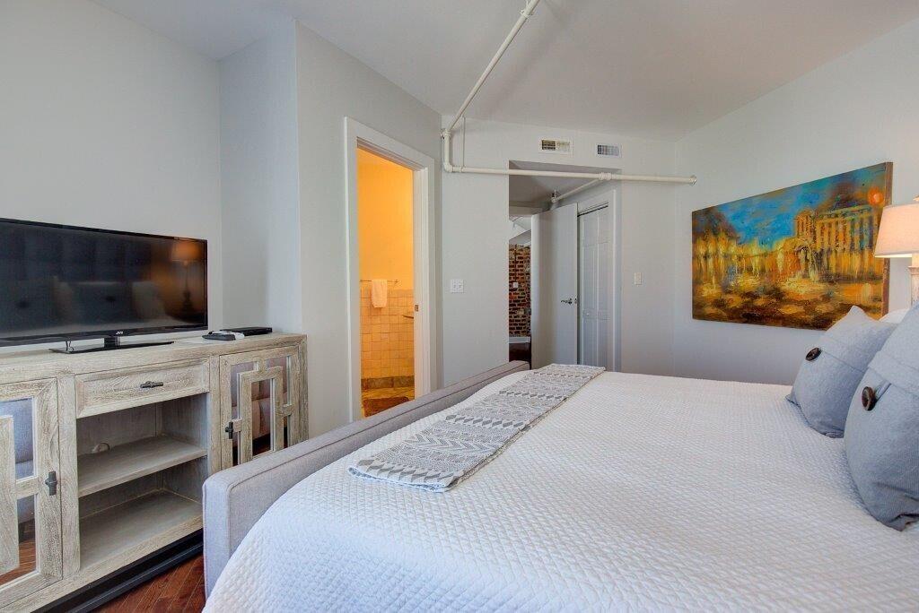 235 Meeting Street Charleston, SC 29401 - Photo 41 of 85 235 Meeting Manhattan Suite 9