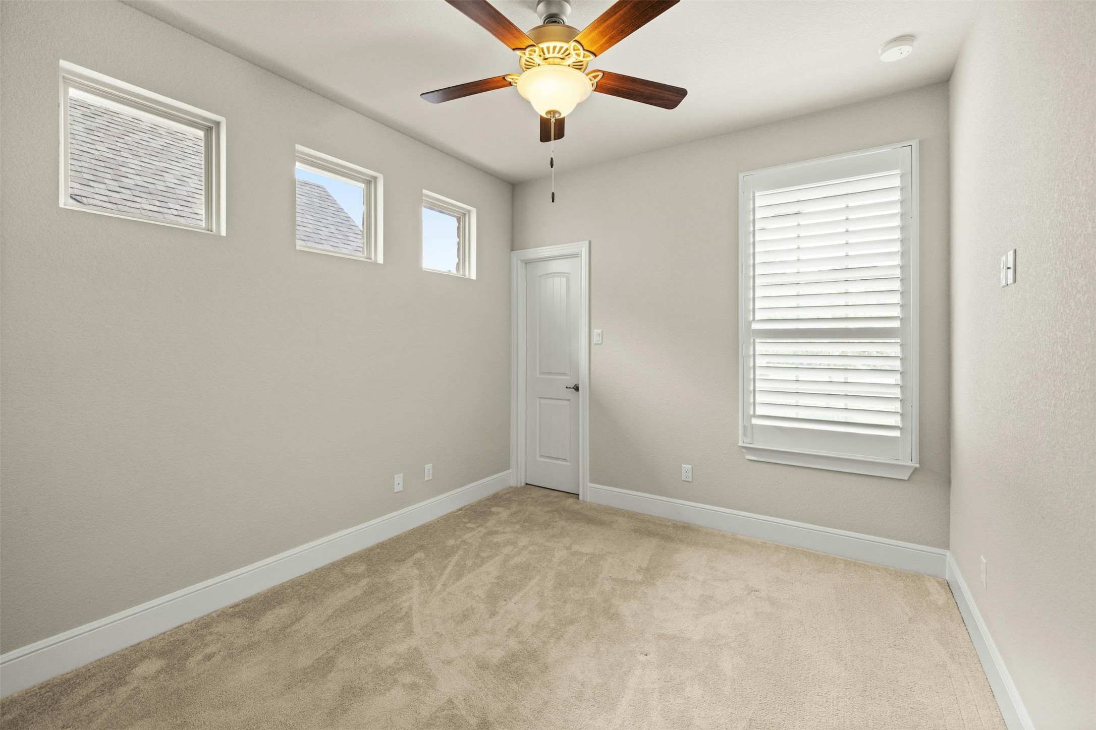 316 Crossvine Trail Georgetown, TX 78626 - Photo 27 of 37 a view of an empty room with a window