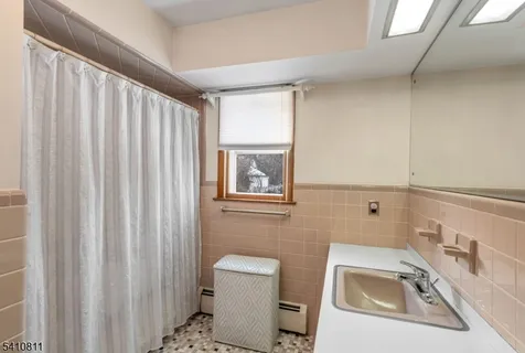 $575,000 | 25 Madison Avenue, Rochelle Park, NJ 07662