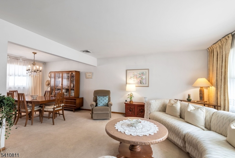 25 Madison Avenue Rochelle Park, NJ 07662 - Photo 4 of 17