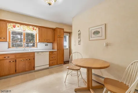 $575,000 | 25 Madison Avenue, Rochelle Park, NJ 07662