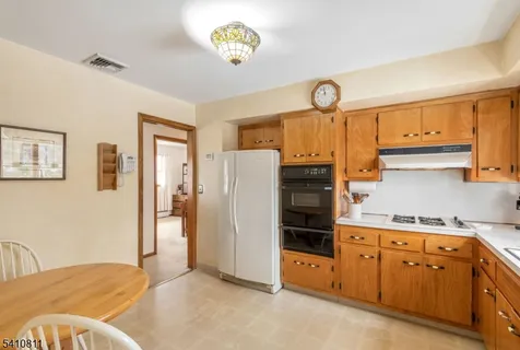 $575,000 | 25 Madison Avenue, Rochelle Park, NJ 07662