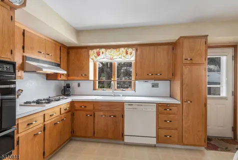 $575,000 | 25 Madison Avenue, Rochelle Park, NJ 07662