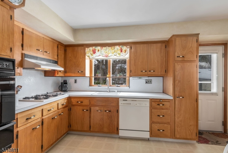 25 Madison Avenue Rochelle Park, NJ 07662 - Photo 9 of 17