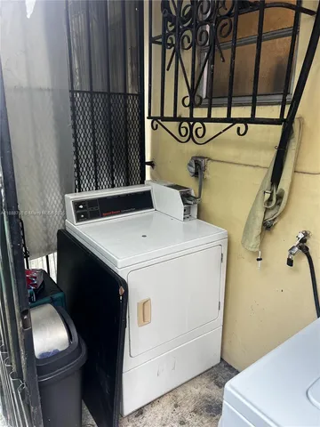 $1,950 | 619 Southwest 11th Avenue, Unit 2, Miami, FL 33130