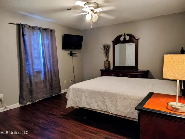 $1,100 | 5080 Gautier Vancleave Road, Unit E7, Gautier, MS 39553