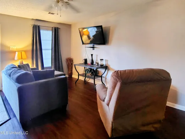 $1,100 | 5080 Gautier Vancleave Road, Unit E7, Gautier, MS 39553