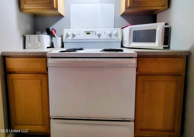 $1,100 | 5080 Gautier Vancleave Road, Unit E7, Gautier, MS 39553