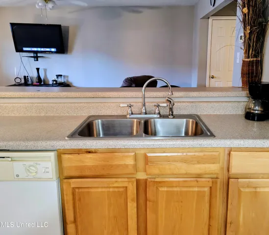 $1,100 | 5080 Gautier Vancleave Road, Unit E7, Gautier, MS 39553