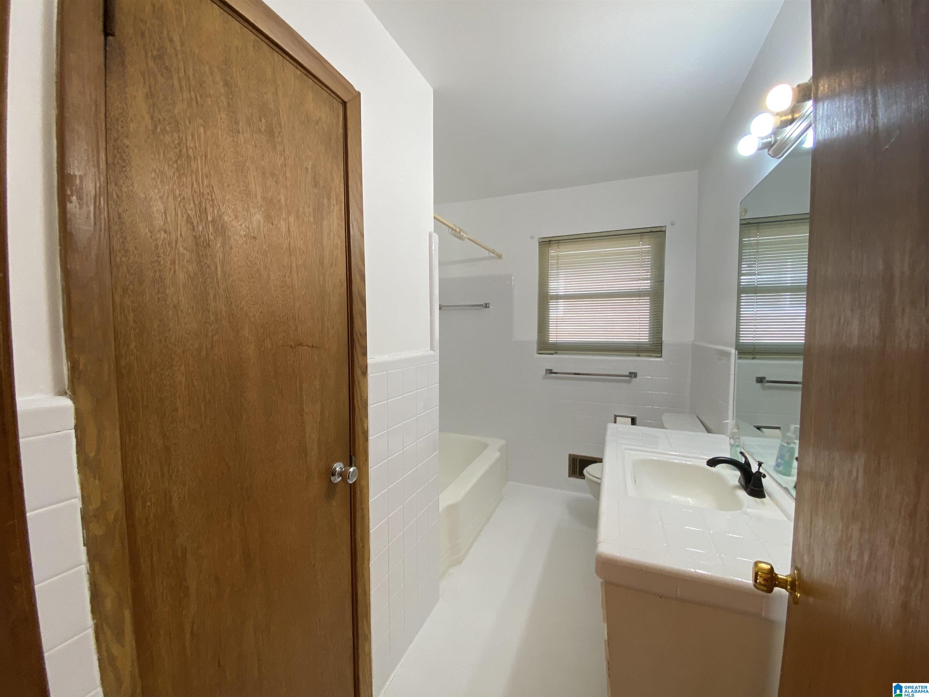 454 Ridgewood Avenue Fairfield, AL 35064 - Photo 9 of 20