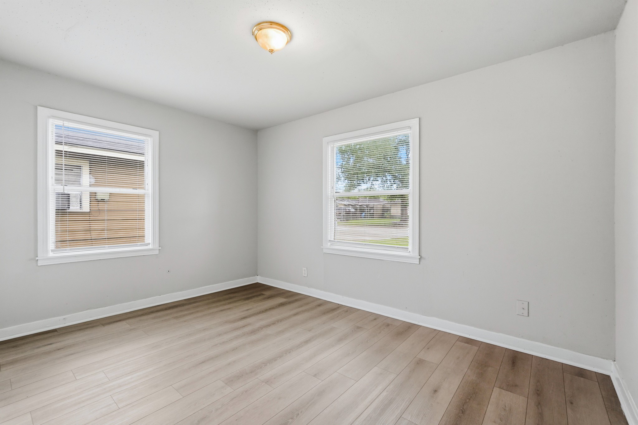 4953 Bataan Road Houston, TX 77033 - Photo 4 of 12