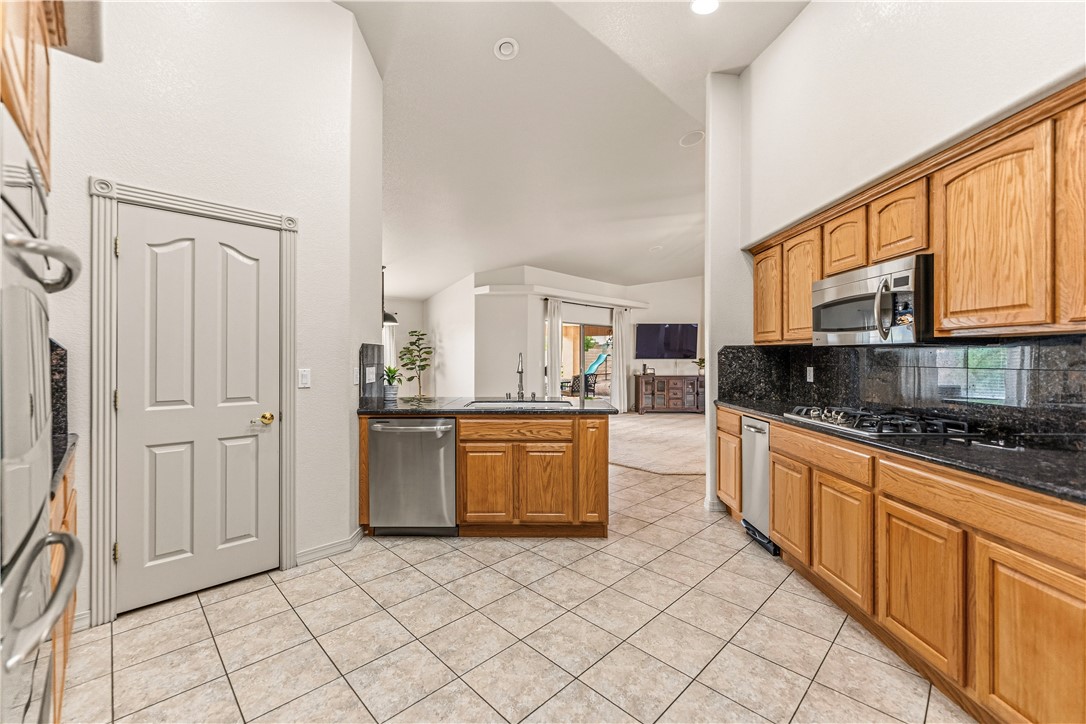 2940 Mountain Trail Road Kingman, AZ 86401 - Photo 10 of 53 a kitchen with stainless steel appliances granite countertop a stove a sink and a refrigerator