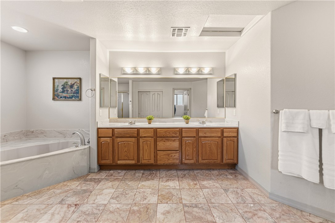 2940 Mountain Trail Road Kingman, AZ 86401 - Photo 24 of 53 a bathroom with a tub sink and mirror