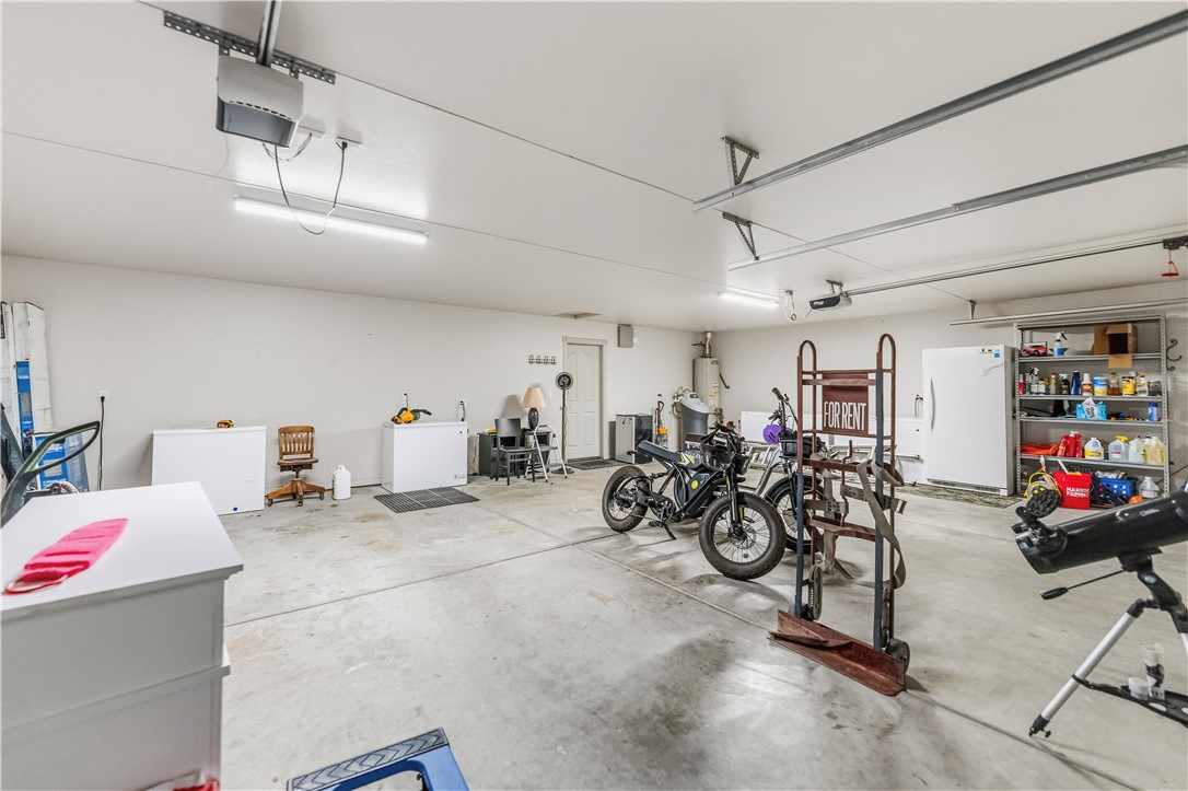 2940 Mountain Trail Road Kingman, AZ 86401 - Photo 33 of 53 a view of a room with gym equipment