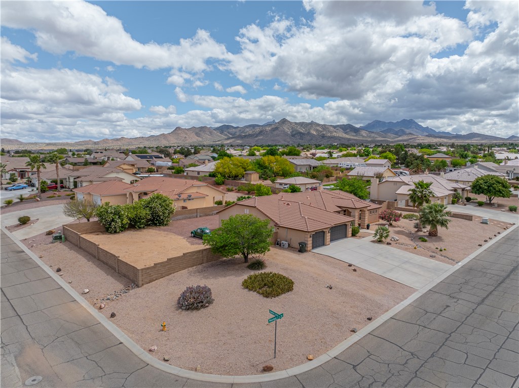 2940 Mountain Trail Road Kingman, AZ 86401 - Photo 37 of 53 an aerial view of a swimming pool
