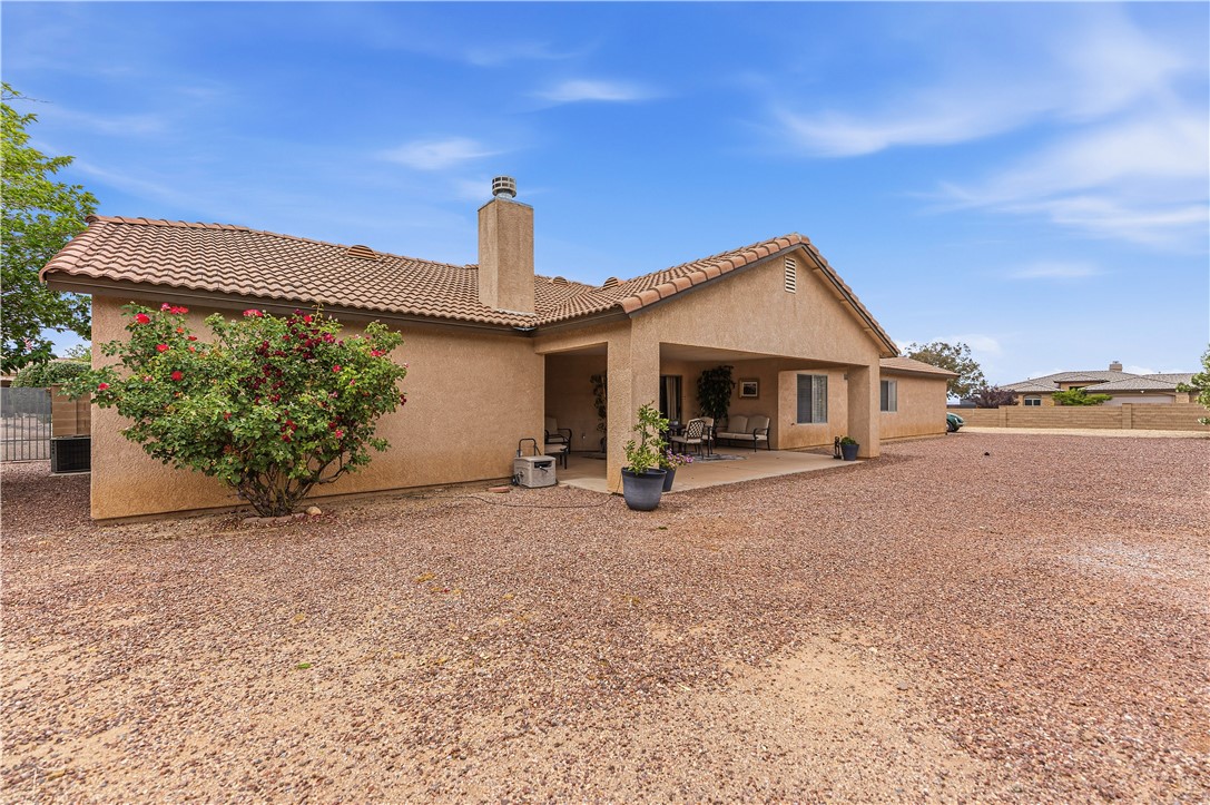 2940 Mountain Trail Road Kingman, AZ 86401 - Photo 47 of 53 a front view of a house with a yard and garage