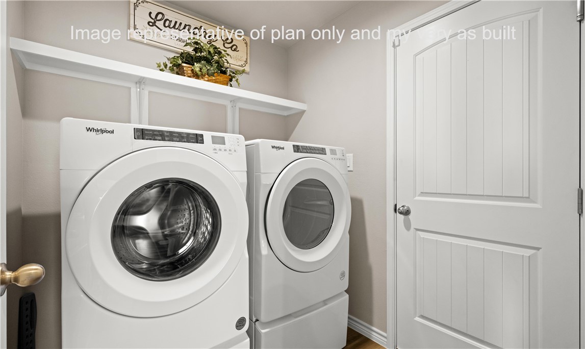 1503 Choctaw Road Sinton, TX 78387 - Photo 11 of 29 a utility room with dryer and washer