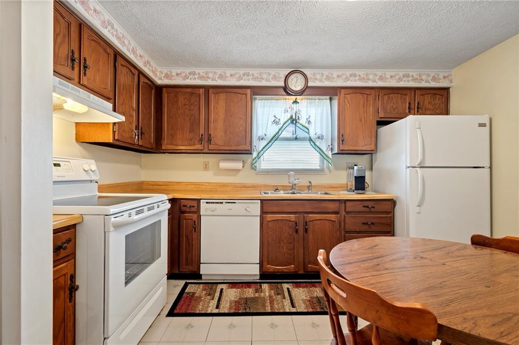 11 McKinley Square Coraopolis, PA 15108 - Photo 11 of 26 a kitchen with a stove a refrigerator and a sink