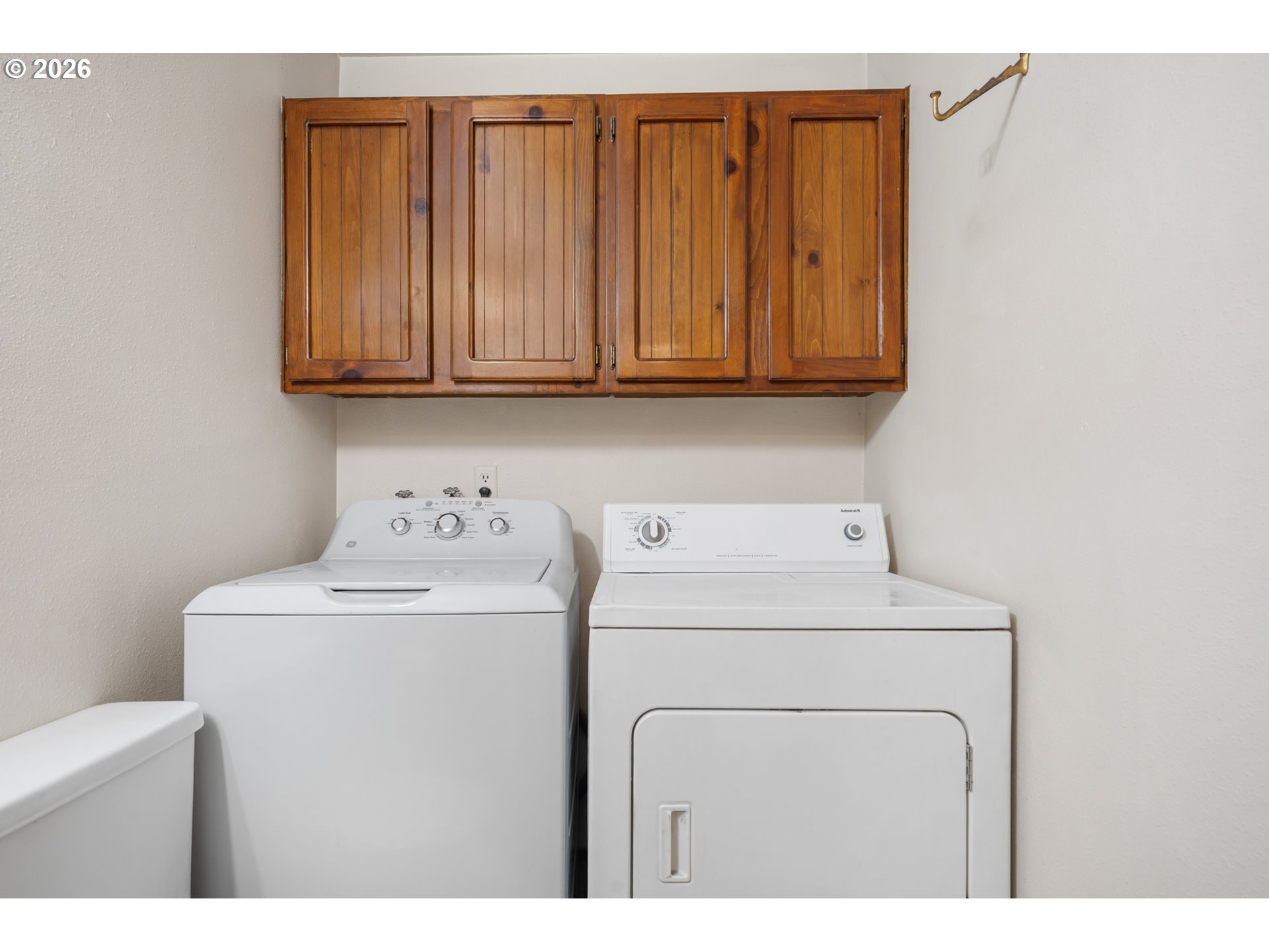 14807 Southwest 106th Avenue Portland, OR 97224 - Photo 18 of 37 a utility room with dryer and washer