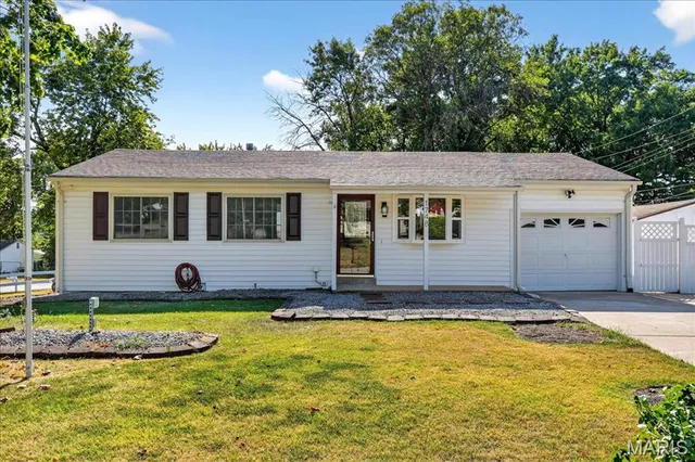 $199,500 | 1748 Spring Forest Lane, Hazelwood, MO 63042