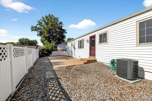 $199,500 | 1748 Spring Forest Lane, Hazelwood, MO 63042