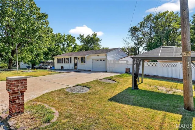 $199,500 | 1748 Spring Forest Lane, Hazelwood, MO 63042