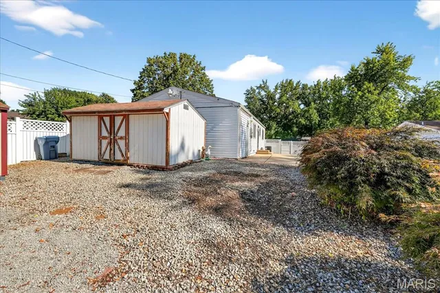 $199,500 | 1748 Spring Forest Lane, Hazelwood, MO 63042